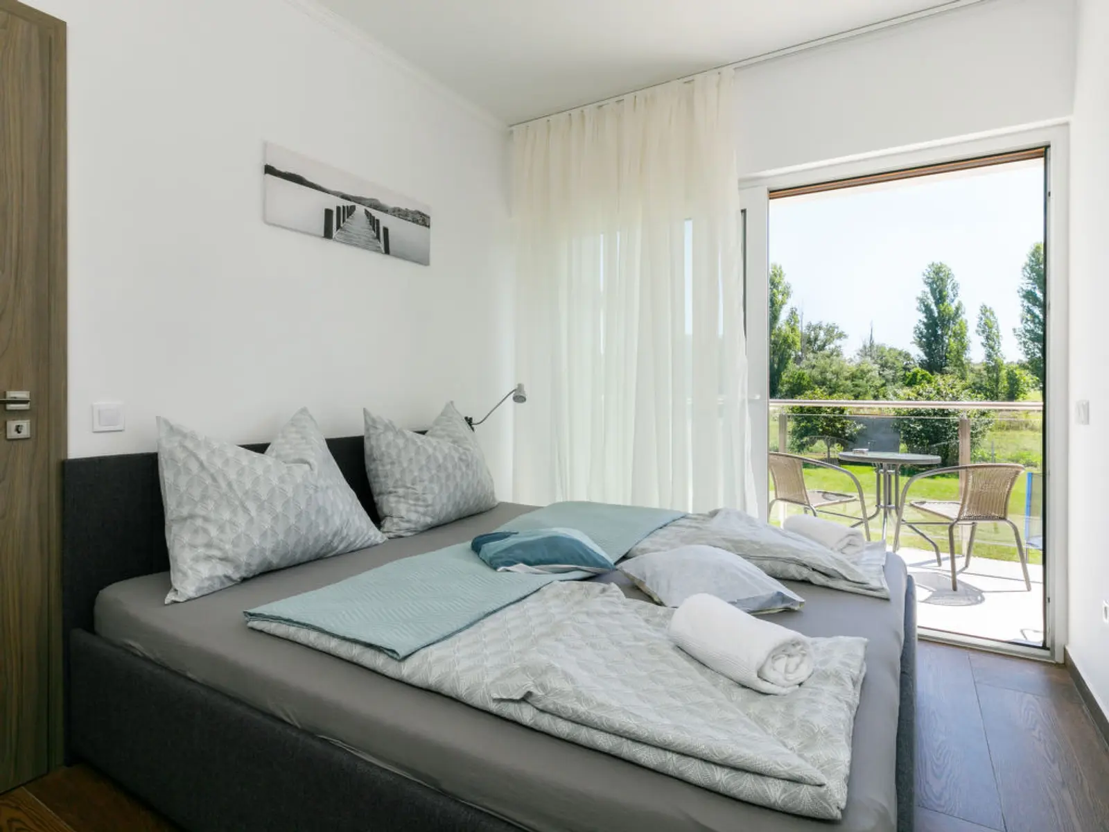 A Nyár apartman hálószobája erkéllyel